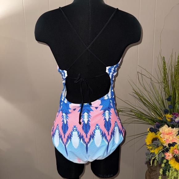 Ekouaer • Backless One Piece Swimsuit - Picture 4 of 13